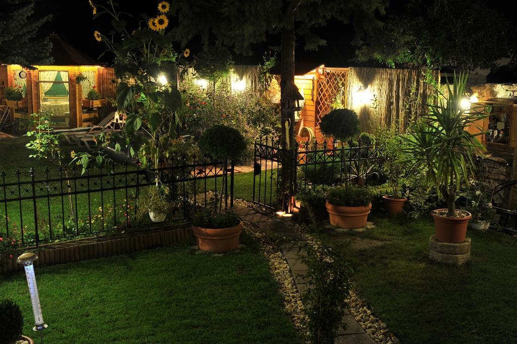 Sopron Eszter Apartman Chambre photo