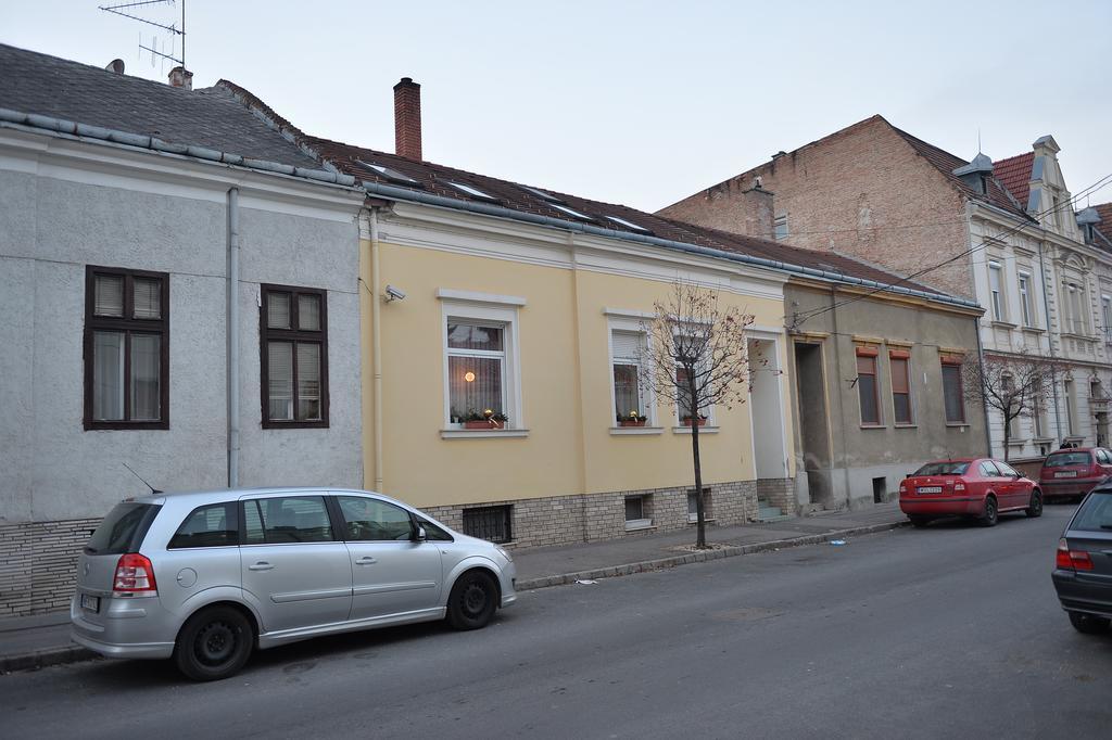 Sopron Eszter Apartman Chambre photo