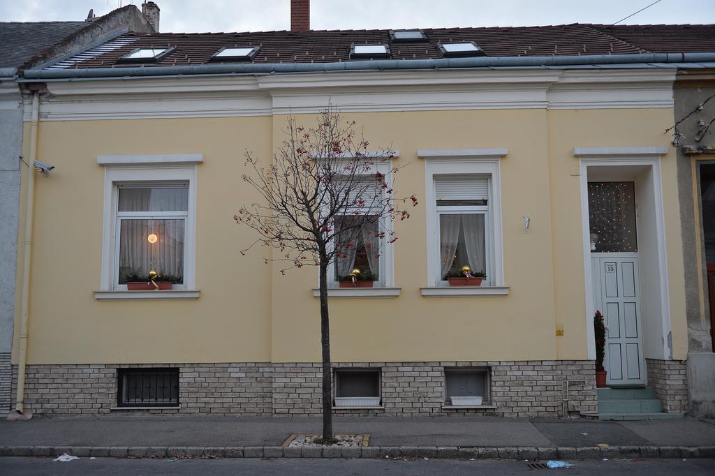 Sopron Eszter Apartman Chambre photo